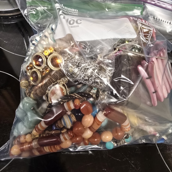5lbs colorful unsorted jewelry - Picture 3 of 10
